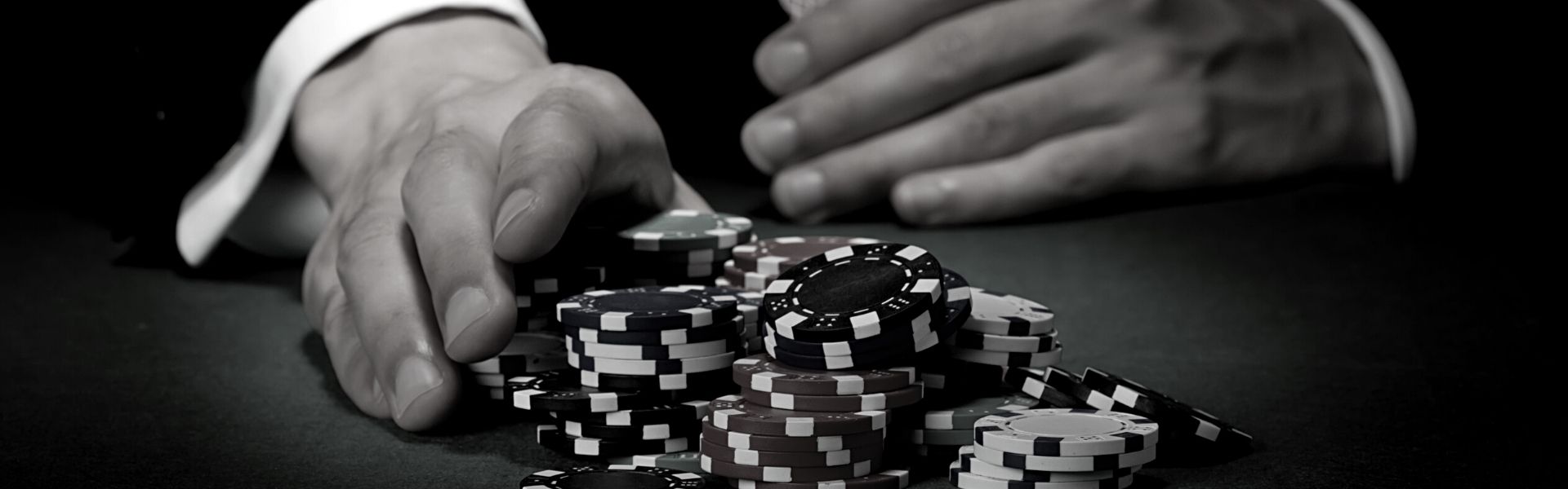 What does Muck, Pair and Split Pot mean in Poker?